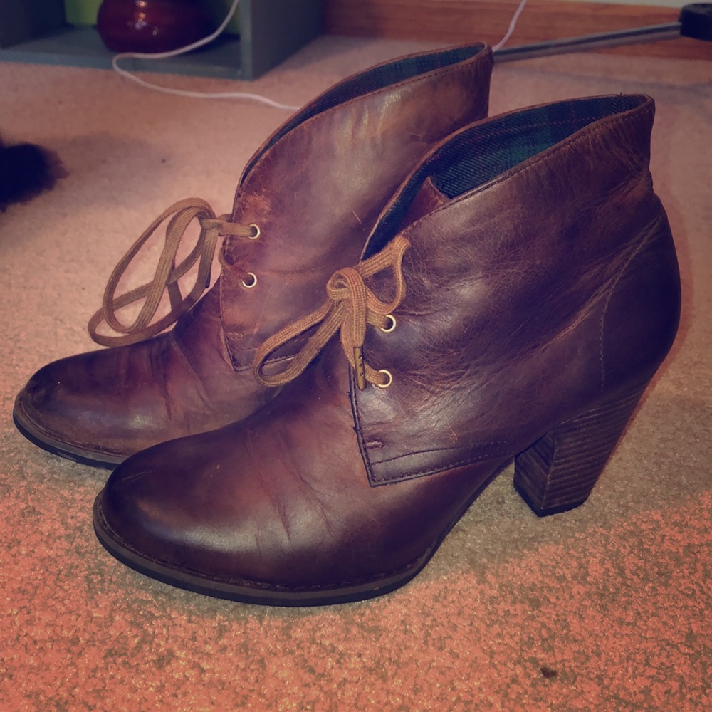 Heeled leather booties